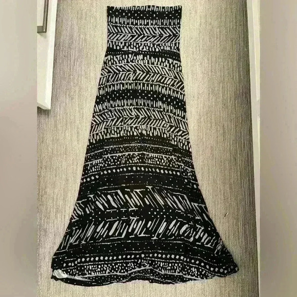 BLACK AND GRAY MAXI DRESS - Picture 2 of 3